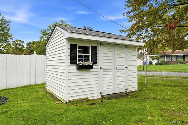416 Woodward Crescent, West Seneca, NY 14224