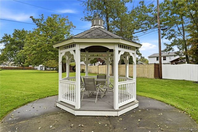 416 Woodward Crescent, West Seneca, NY 14224