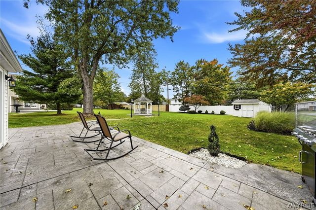 416 Woodward Crescent, West Seneca, NY 14224