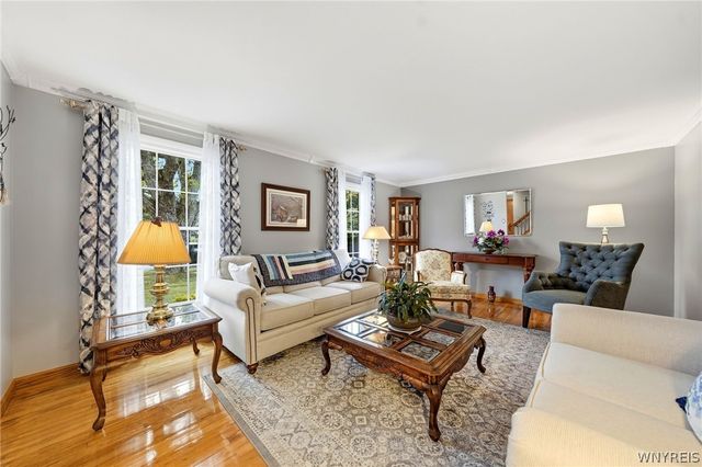 416 Woodward Crescent, West Seneca, NY 14224