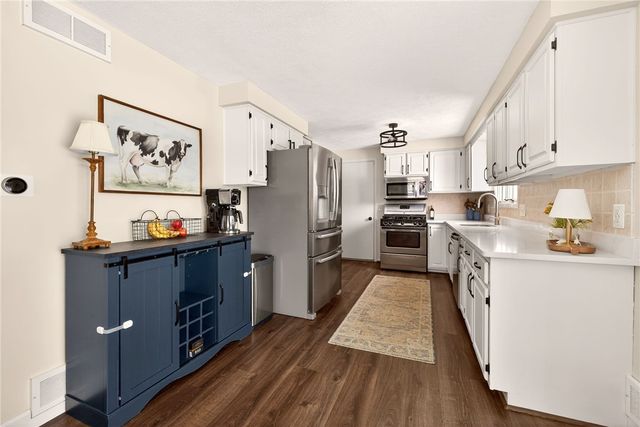 147 South Beacon Hills Drive, Penfield, NY 14526