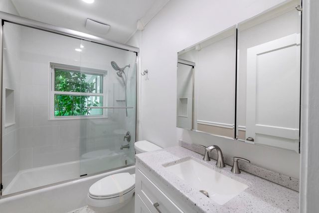 1210 N DONNELLY STREET, Mount Dora, FL 32757