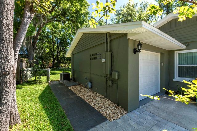 1210 N DONNELLY STREET, Mount Dora, FL 32757