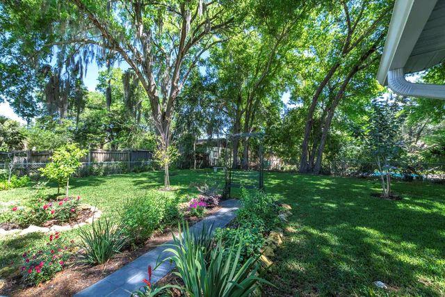 1210 N DONNELLY STREET, Mount Dora, FL 32757