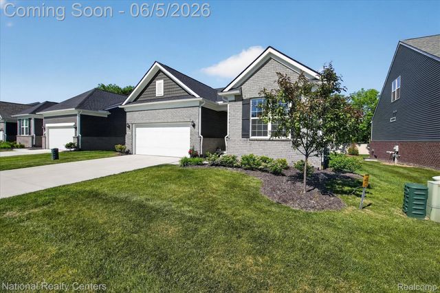 38681 Chasewood Court, Farmington Hills, MI 48335