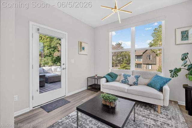 38681 Chasewood Court, Farmington Hills, MI 48335