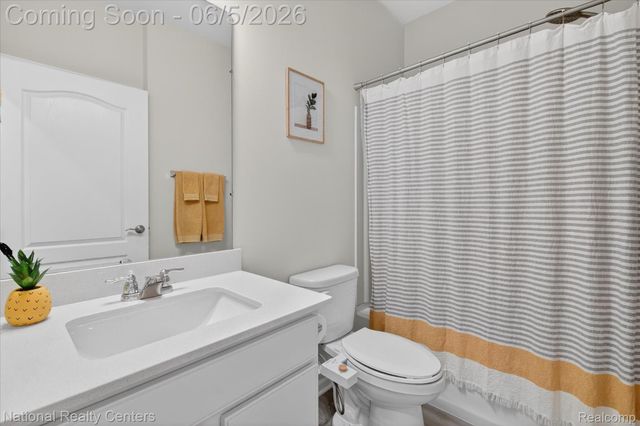 38681 Chasewood Court, Farmington Hills, MI 48335