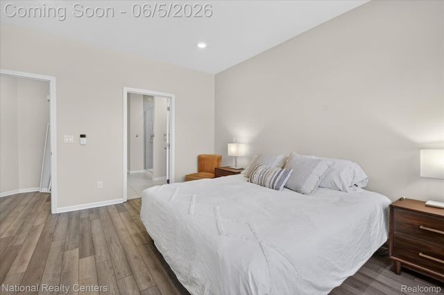 38681 Chasewood Court, Farmington Hills, MI 48335