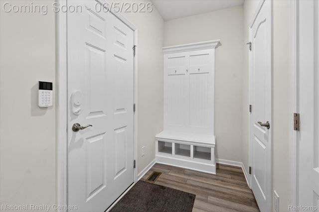 38681 Chasewood Court, Farmington Hills, MI 48335