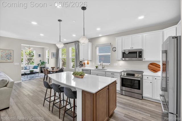 38681 Chasewood Court, Farmington Hills, MI 48335