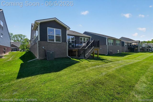 38681 Chasewood Court, Farmington Hills, MI 48335