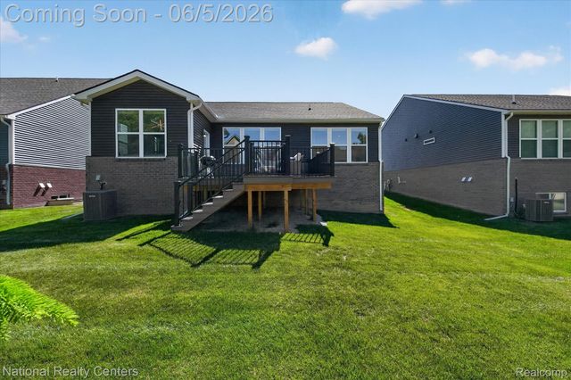 38681 Chasewood Court, Farmington Hills, MI 48335