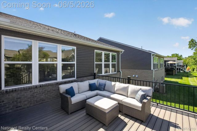 38681 Chasewood Court, Farmington Hills, MI 48335