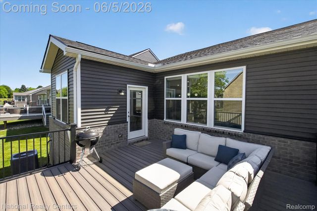 38681 Chasewood Court, Farmington Hills, MI 48335