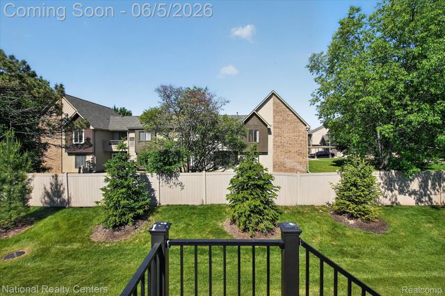 38681 Chasewood Court, Farmington Hills, MI 48335