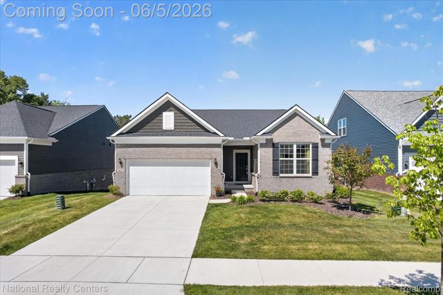 38681 Chasewood Court, Farmington Hills, MI 48335