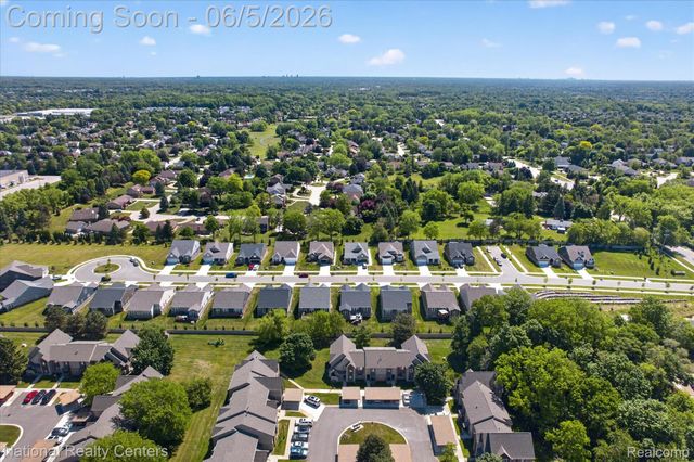 38681 Chasewood Court, Farmington Hills, MI 48335