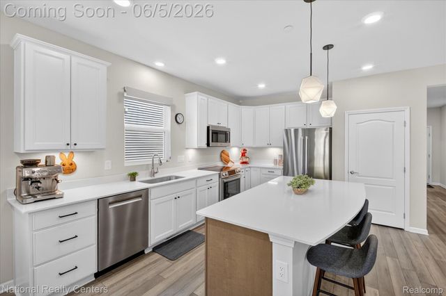 38681 Chasewood Court, Farmington Hills, MI 48335