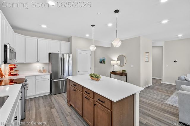 38681 Chasewood Court, Farmington Hills, MI 48335