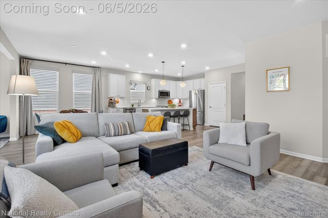 38681 Chasewood Court, Farmington Hills, MI 48335