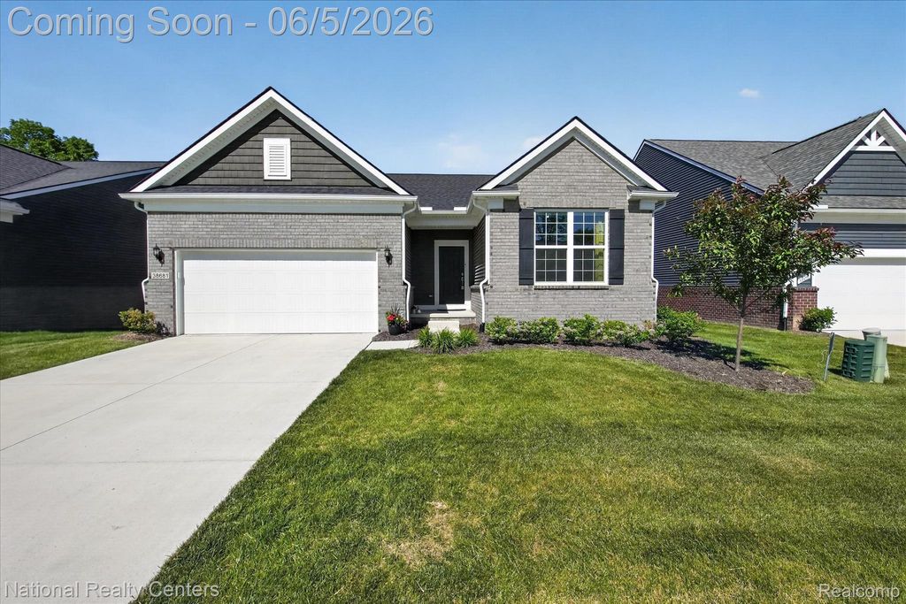 38681 Chasewood Court, Farmington Hills, MI 48335