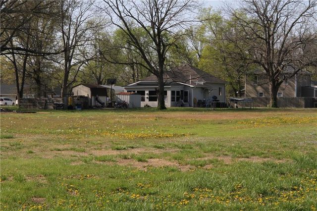 2330 Briggs Ave Avenue, Parsons, KS 67357