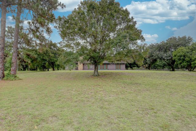 19153 Eagles Way Court, Loxahatchee, FL 33470