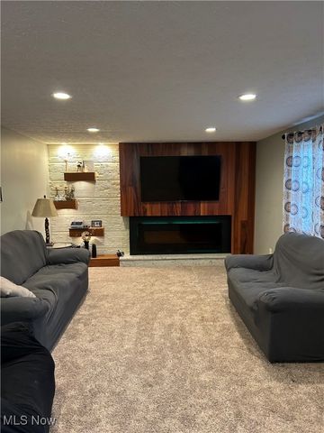 1224 Goshen Avenue SE, New Philadelphia, OH 44663