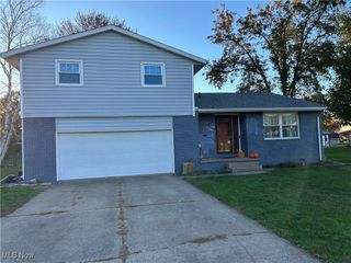 1224 Goshen Avenue SE, New Philadelphia, OH 44663