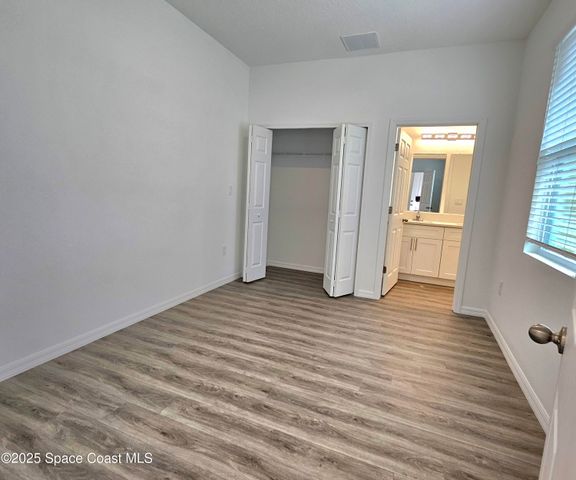 561 Harrisburg Street SW, Palm Bay, FL 32908