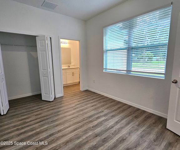 561 Harrisburg Street SW, Palm Bay, FL 32908