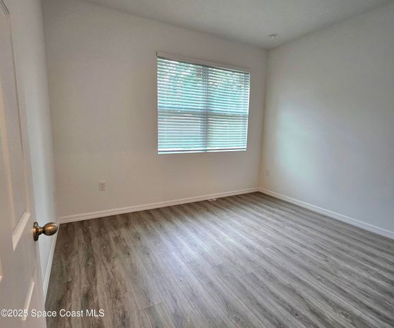 561 Harrisburg Street SW, Palm Bay, FL 32908