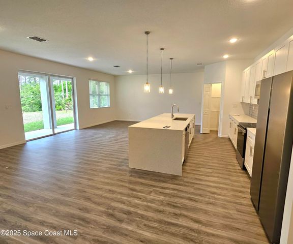 561 Harrisburg Street SW, Palm Bay, FL 32908