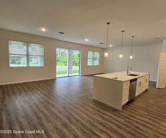 561 Harrisburg Street SW, Palm Bay, FL 32908