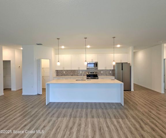 561 Harrisburg Street SW, Palm Bay, FL 32908