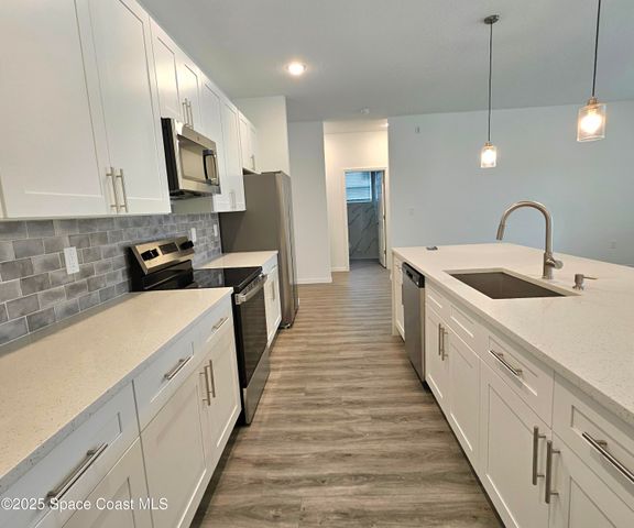 561 Harrisburg Street SW, Palm Bay, FL 32908