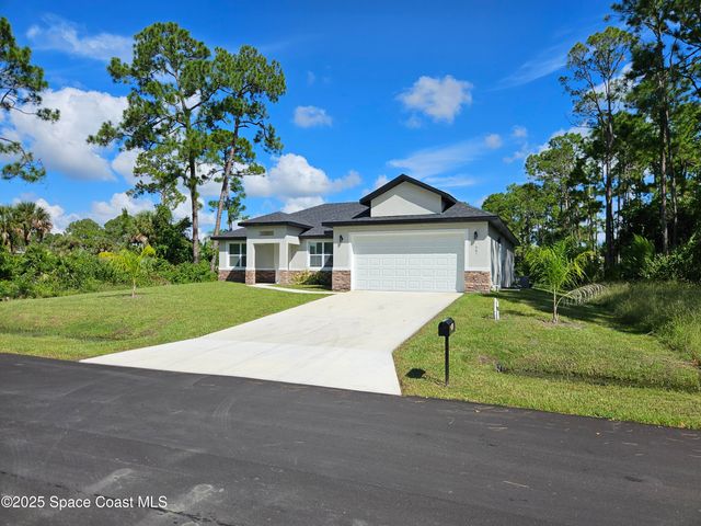 561 Harrisburg Street SW, Palm Bay, FL 32908