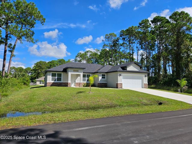 561 Harrisburg Street SW, Palm Bay, FL 32908