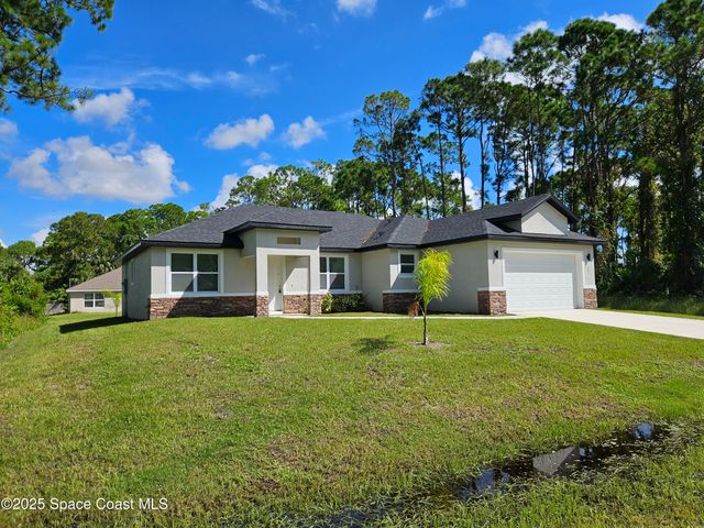 561 Harrisburg Street SW, Palm Bay, FL 32908