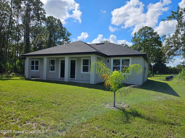 561 Harrisburg Street SW, Palm Bay, FL 32908