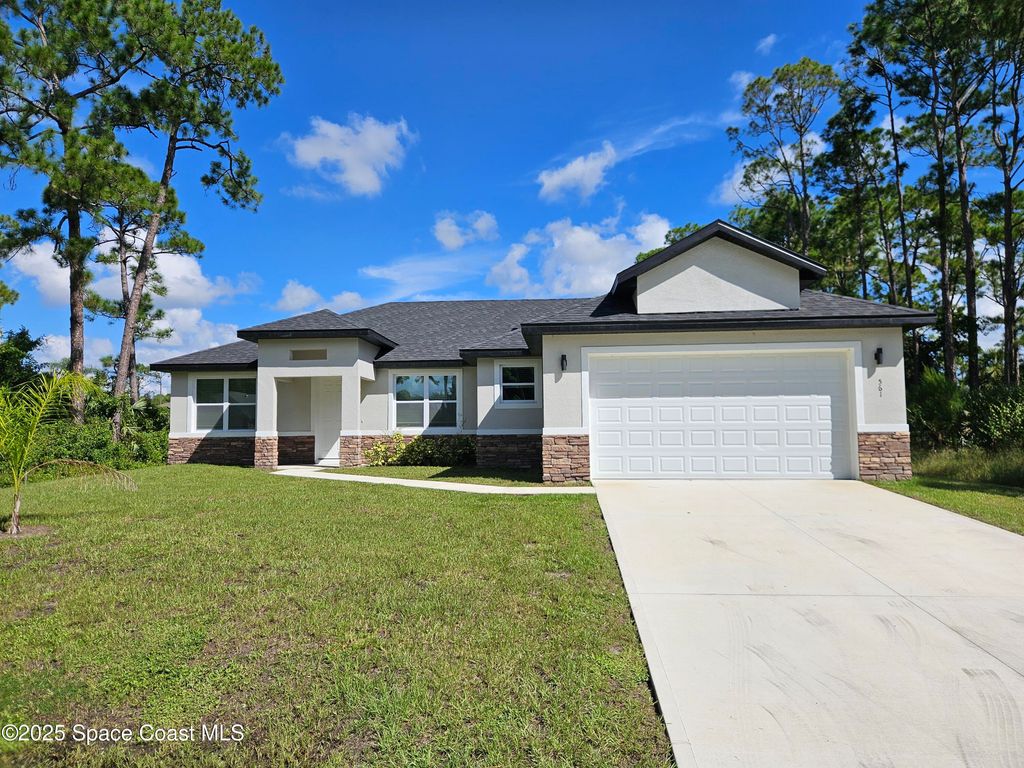 561 Harrisburg Street SW, Palm Bay, FL 32908