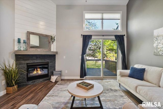 354 COUNTRY CLUB Court, Eldridge, IA 52748