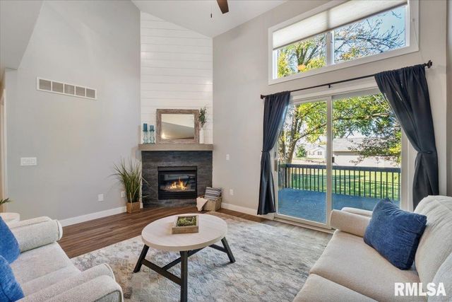 354 COUNTRY CLUB Court, Eldridge, IA 52748