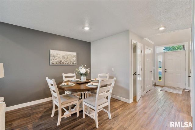 354 COUNTRY CLUB Court, Eldridge, IA 52748