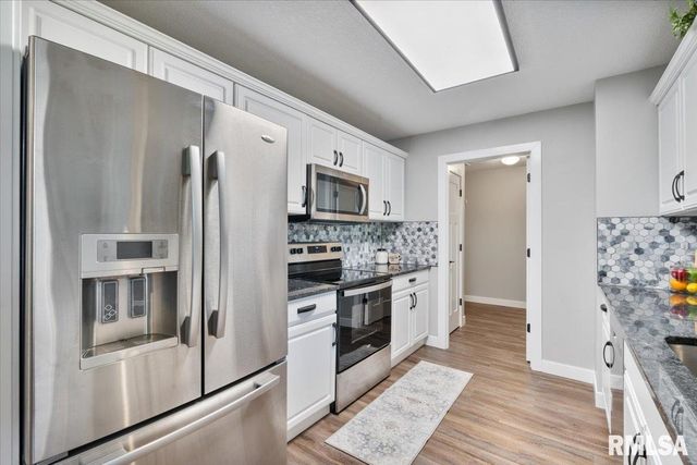 354 COUNTRY CLUB Court, Eldridge, IA 52748