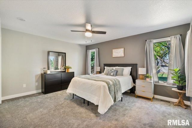 354 COUNTRY CLUB Court, Eldridge, IA 52748