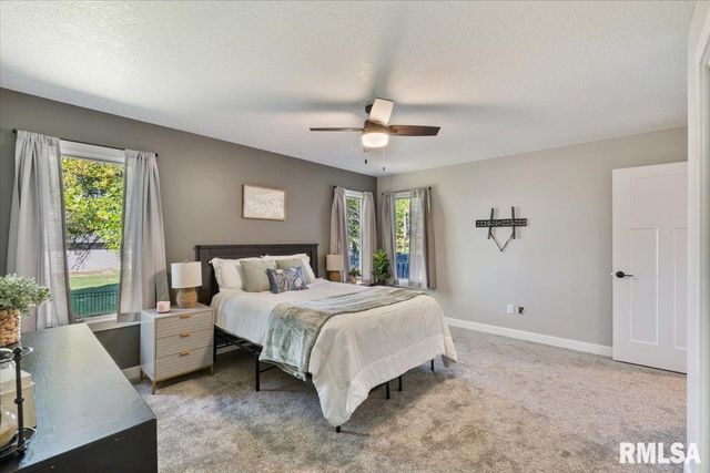 354 COUNTRY CLUB Court, Eldridge, IA 52748