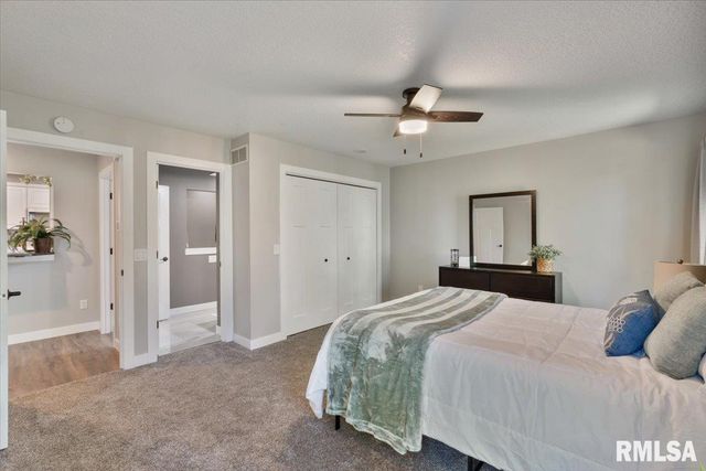 354 COUNTRY CLUB Court, Eldridge, IA 52748