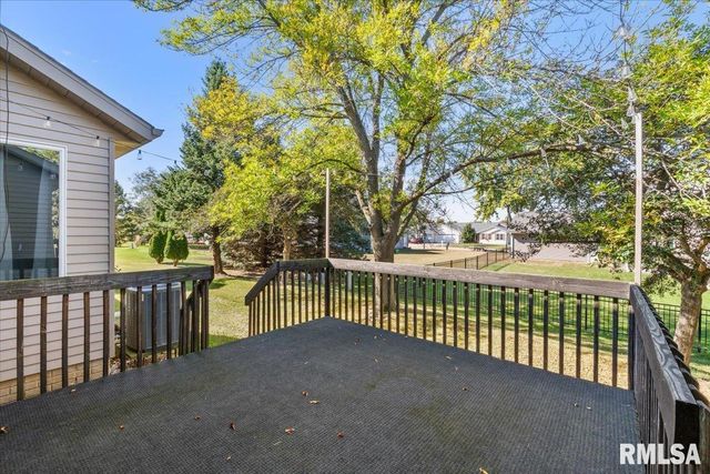 354 COUNTRY CLUB Court, Eldridge, IA 52748