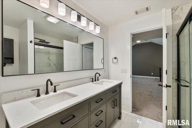 354 COUNTRY CLUB Court, Eldridge, IA 52748